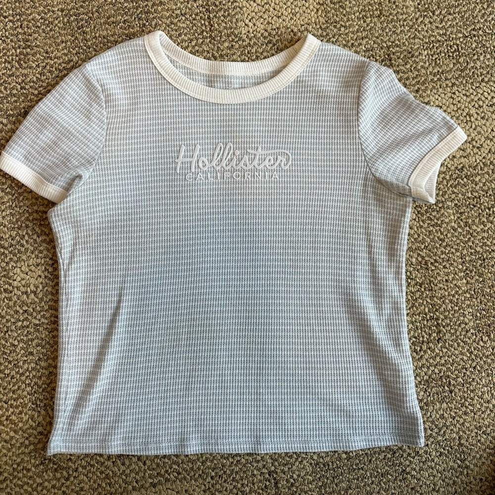 Women’s hollister tshirt size large